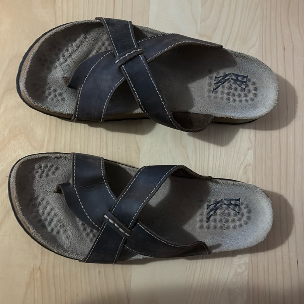 White Mountain sandals